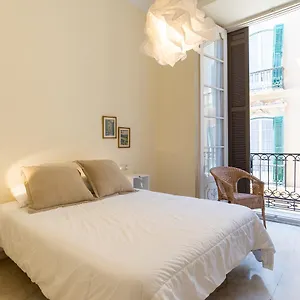 https://malagasuite-showroom-apartments-mendez-nuez.hotelsinnerja.org